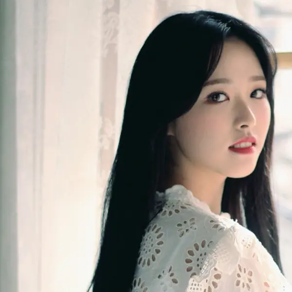 Olivia Hye gallery image