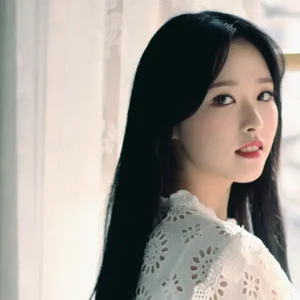 Olivia Hye gallery image