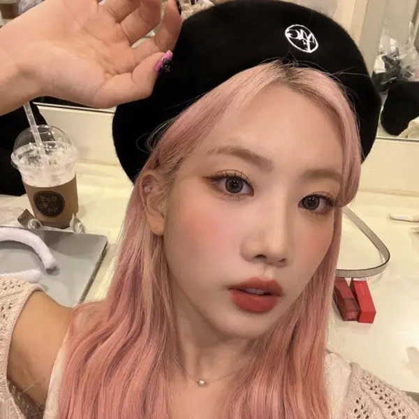 Kim Lip gallery image