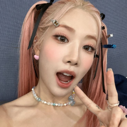 Kim Lip gallery image