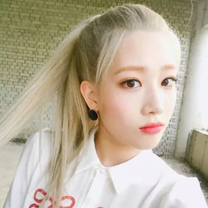 Kim Lip gallery image