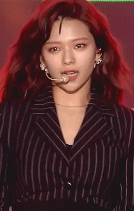 Jeongyeon gif