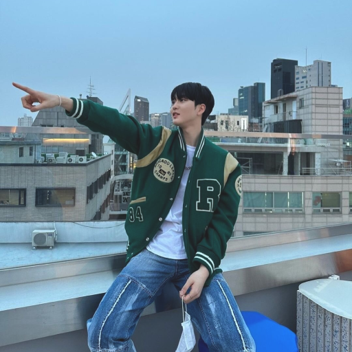 Kim Wooseok galerijafbeelding