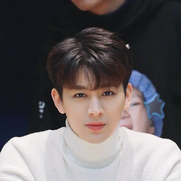Imagen de la galería de Song Yunhyeong