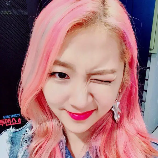 Jeon Jiwoo gallery image