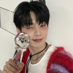 Lee Jeonghyeon gallery image