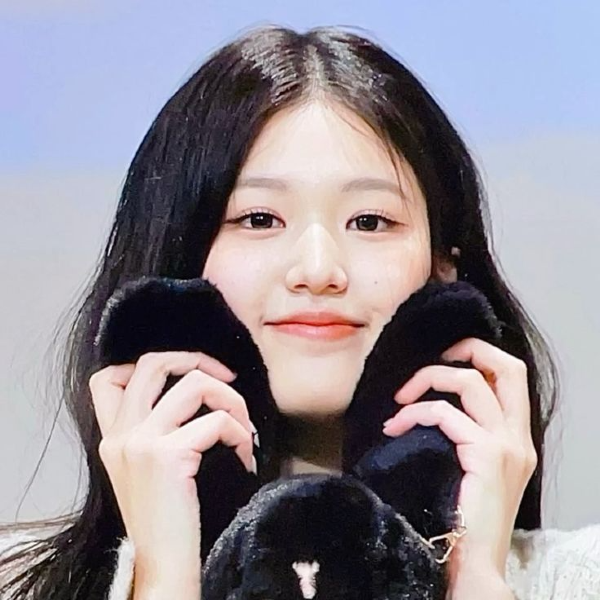 Gambar galeri Yoon Jiyoon