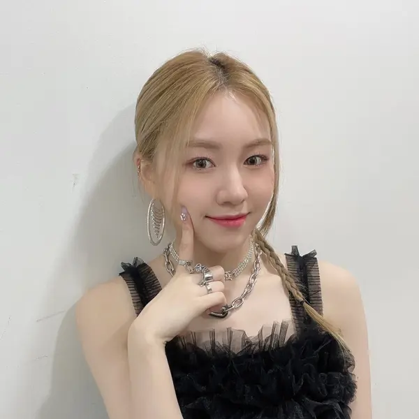 Dahyun gallery image