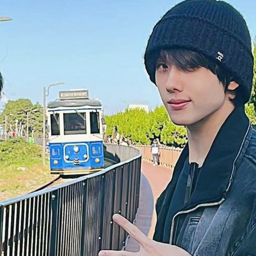 Jisung gallery image