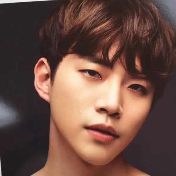 Lee Junho gallery image