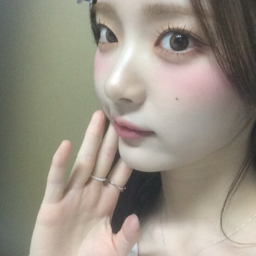 E.JI gallery image