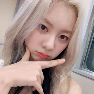 YiYeon gallery image