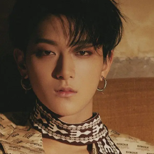 Huang Zitao gallery image