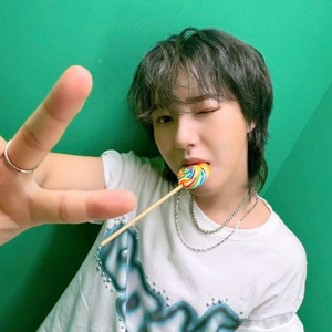 Renjun gallery image