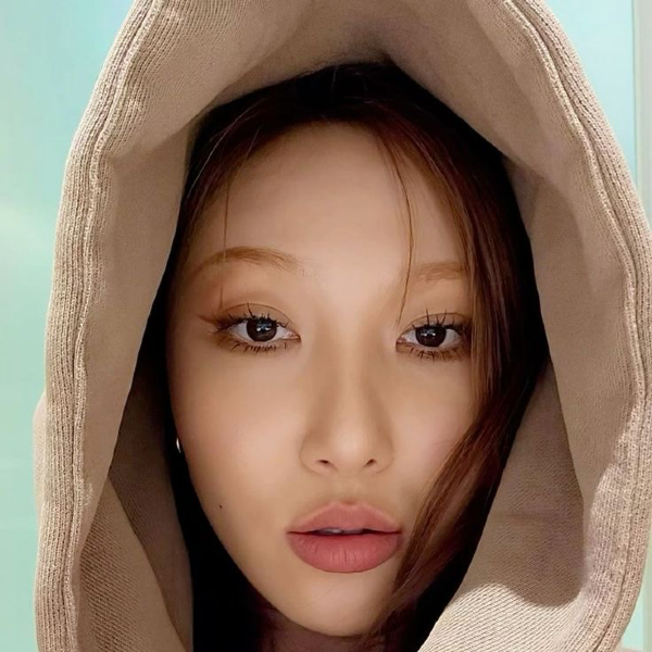 Hwasa gallery image