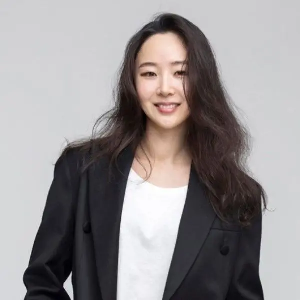 Min Hee Jin gallery image