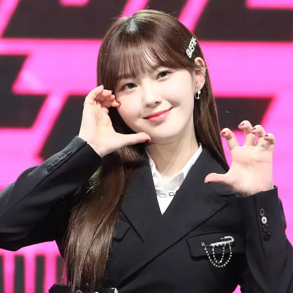 Chaehyun gallery image