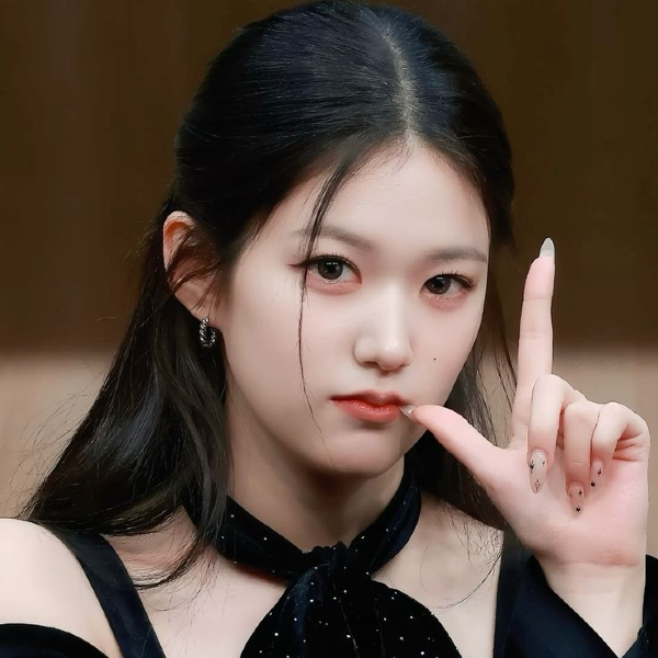 Gambar galeri Yoon Jiyoon