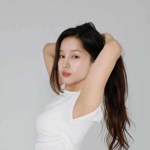 Enny gallery image