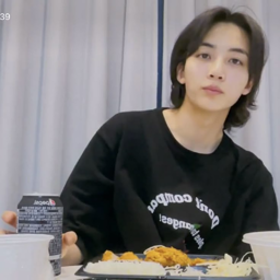 Jeonghan gallery image