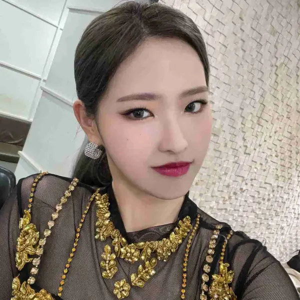 Olivia Hye gallery image