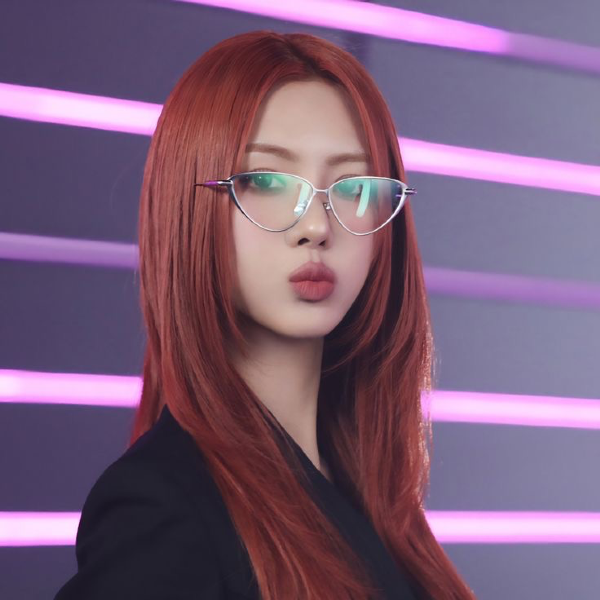 Yoohyeon galerijafbeelding