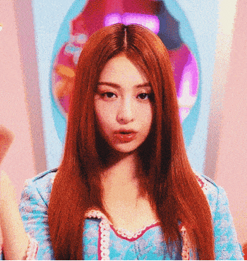 Huh Yunjin gif