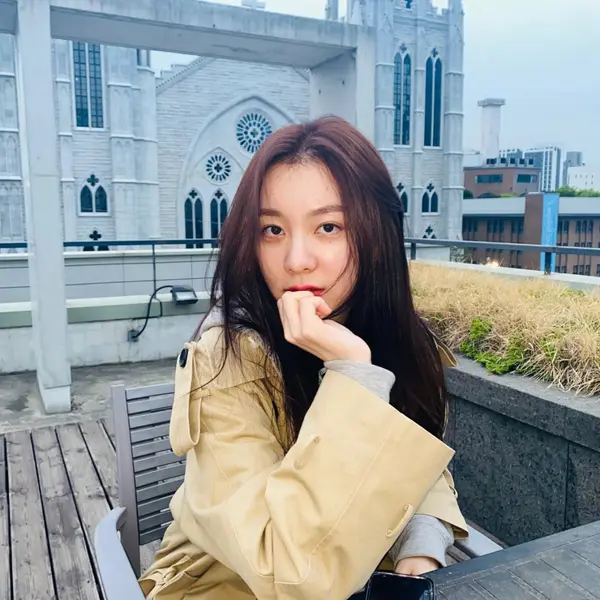 YiYeon gallery image