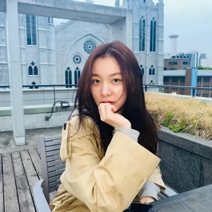 YiYeon gallery image