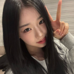 Kim ChaeYeon gallery image
