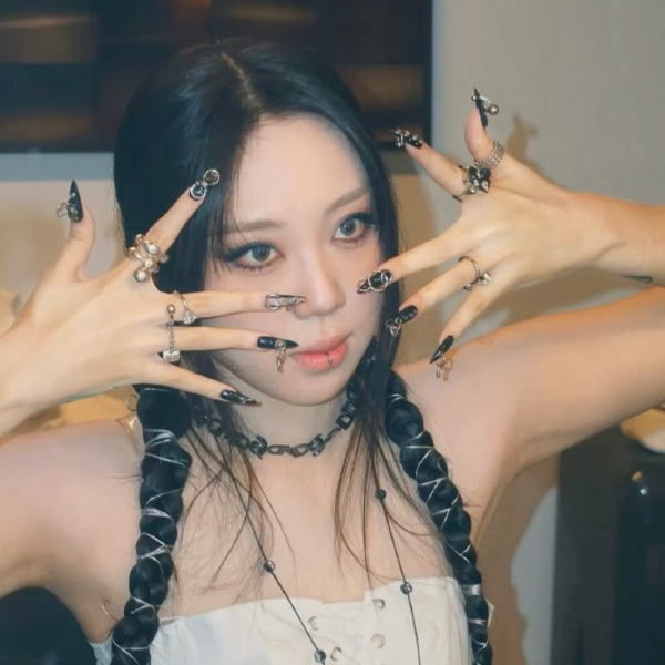 Lee Young-ji  gallery image
