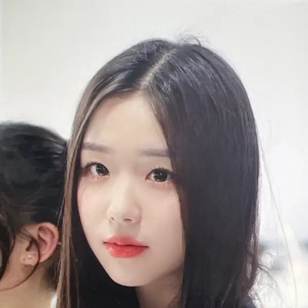 Kim ChaeYeon gallery image