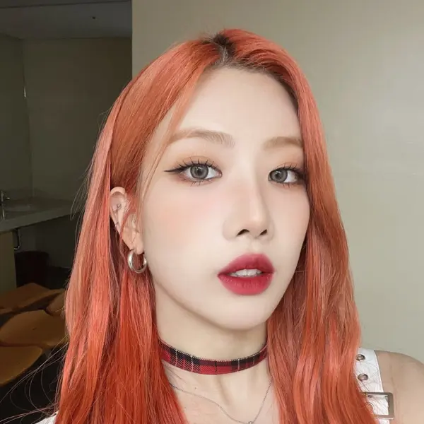 Kim Lip gallery image