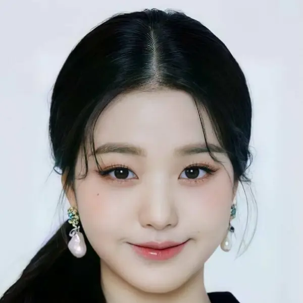 Wonyoung gallery image