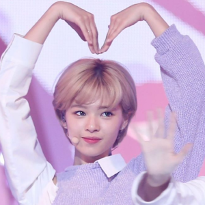Jeongyeon gallery image