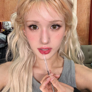 Jeon Somi gallery image