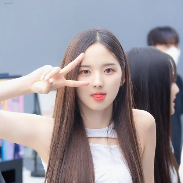 Lee JiWoo gallery image