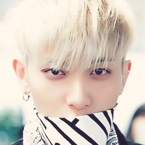 Huang Zitao gallery image