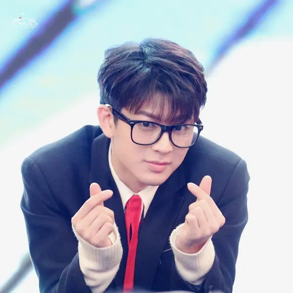 Imagen de la galería de Song Yunhyeong
