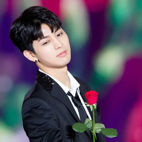 Imagen de la galería de Song Yunhyeong