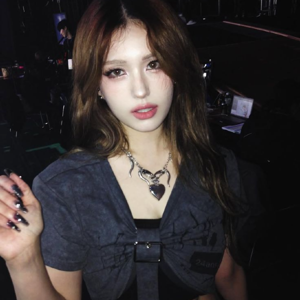 Jeon Somi gallery image