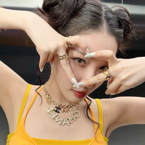 Chungha gallery image