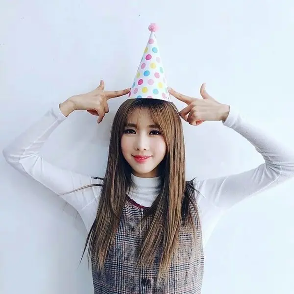 Yoohyeon gallery image