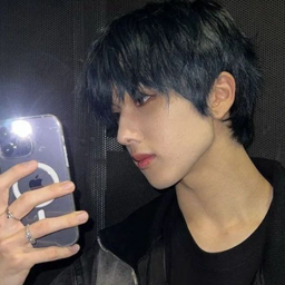 Jisung gallery image