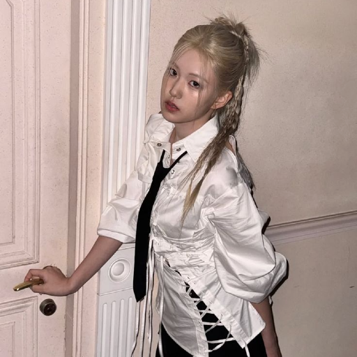 Gambar galeri Yoon Jiyoon