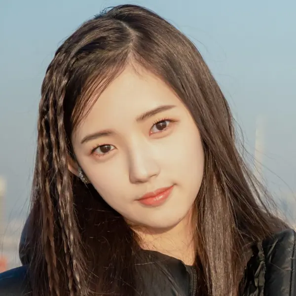 Lee JiWoo gallery image