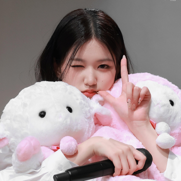 Gambar galeri Yoon Jiyoon