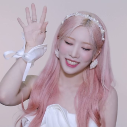 Kim Lip gallery image