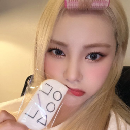 Jinsoul gallery image