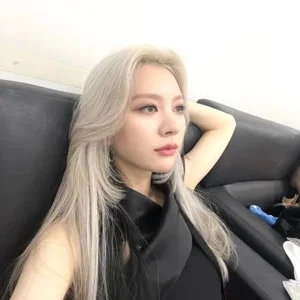 YiYeon gallery image